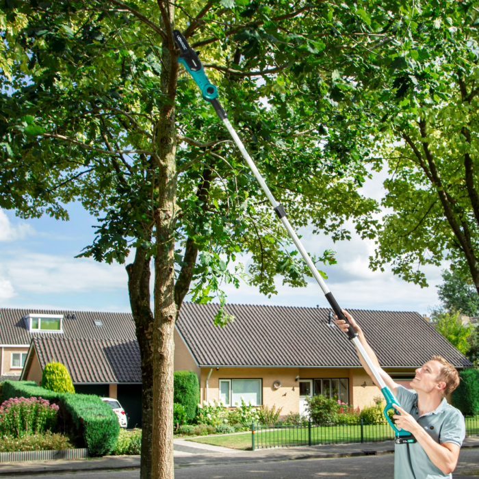 Telescopic chainsaw 20V – 2.0Ah - 200 up to 260 cm. | Incl. battery and quick charger